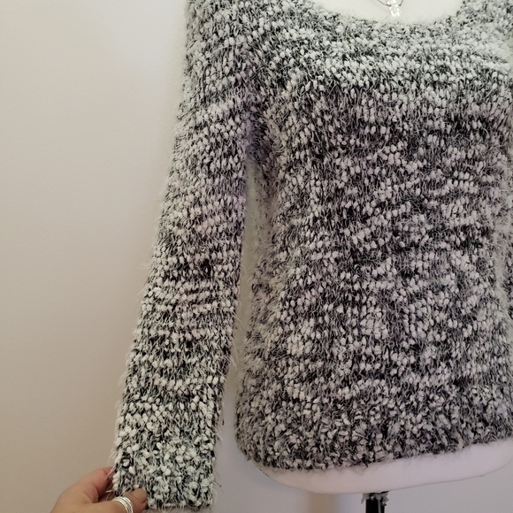 Almost famous eyelash fuzzy sweater - Picture 4 of 14
